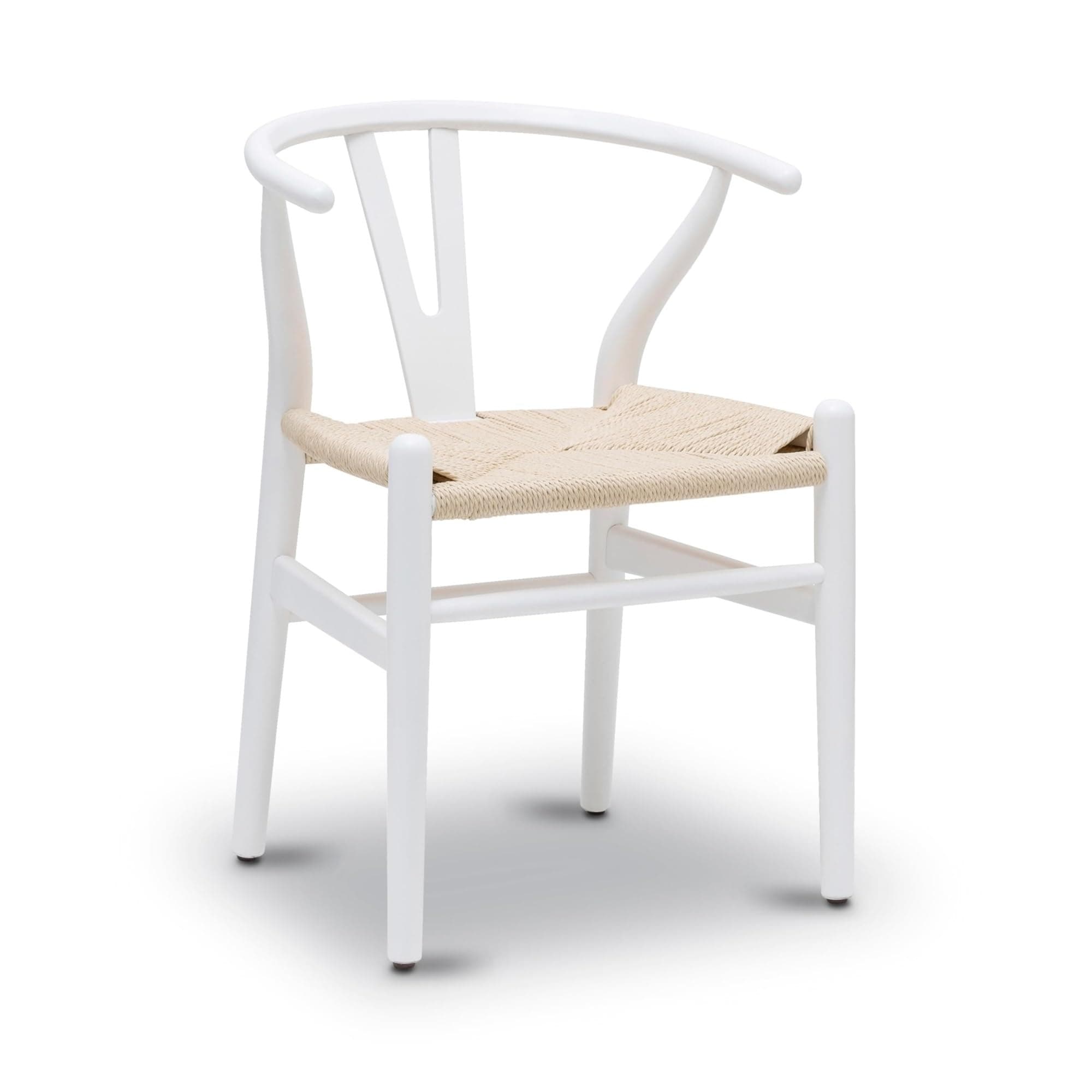 Silla Wishbone blanca con asiento de cuerda natural