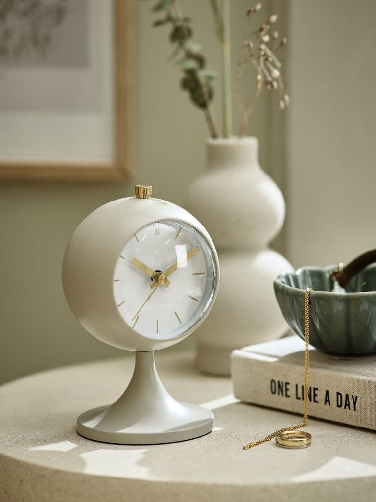 Reloj de mesa esférico beige estilo moderno
