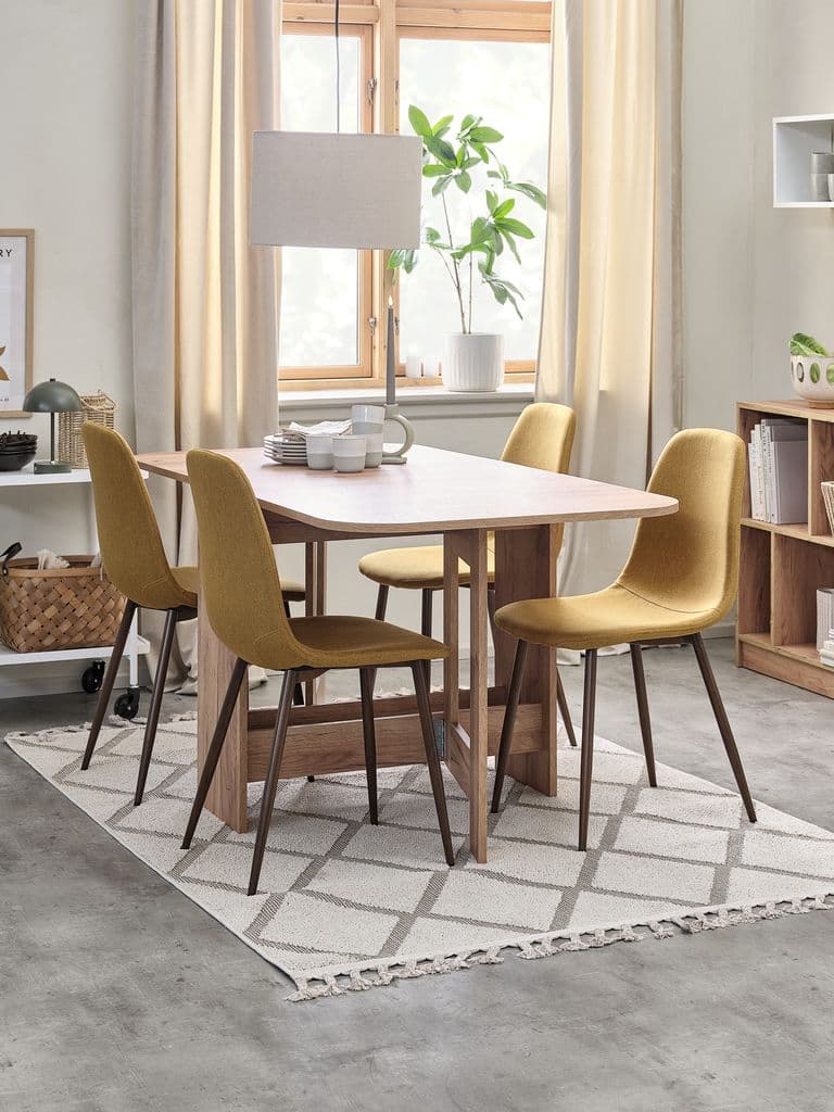Mesa extensible roble claro con 4 sillas curry