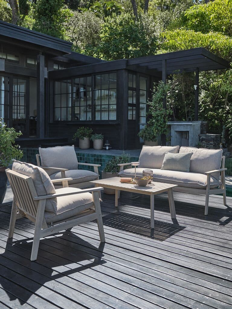 Conjunto de muebles de jardín de madera clara para 4.5 plazas