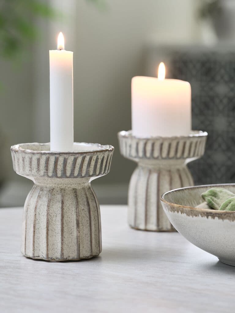 Candelabro decorativo de cerámica beige
