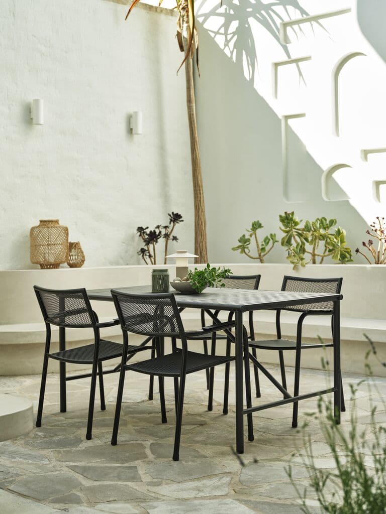 Mesa de comedor exterior negra con 4 sillas