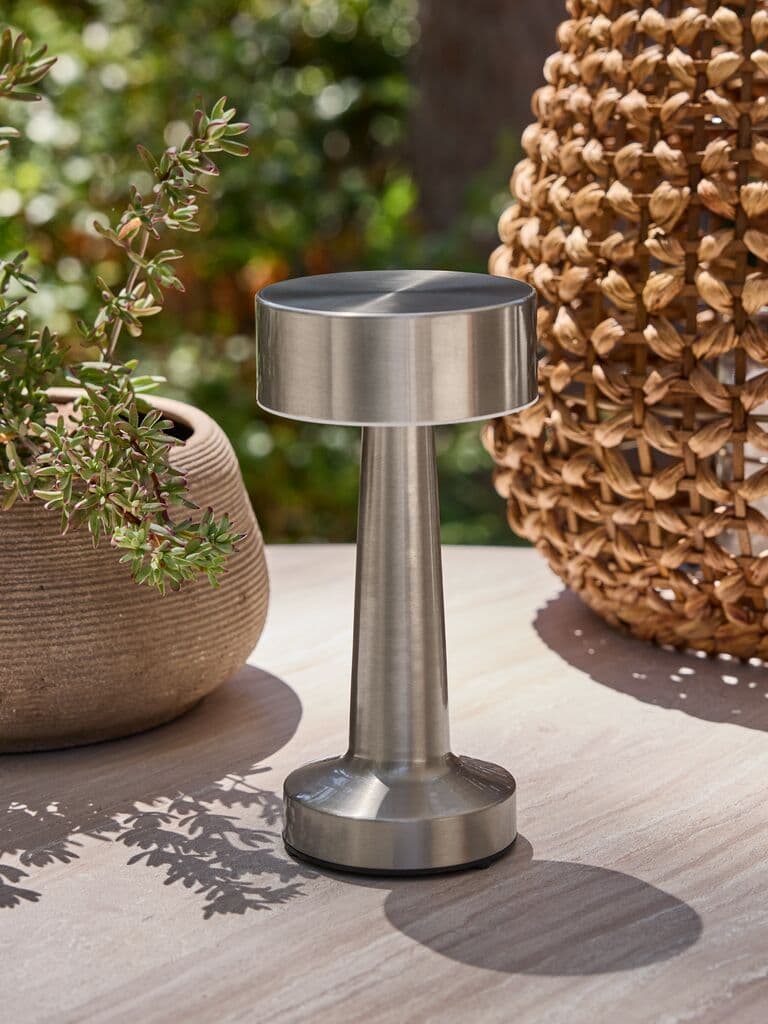 Lámpara de mesa LED recargable cromo