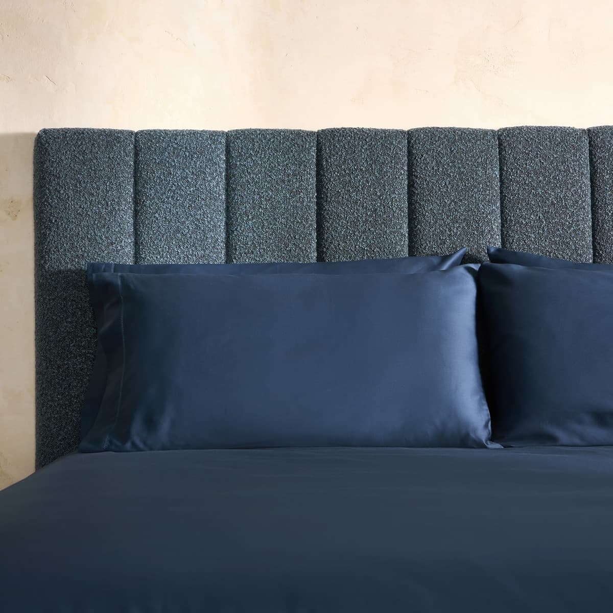 Cabecero de cama tapizado en tejido bouclé Montana
