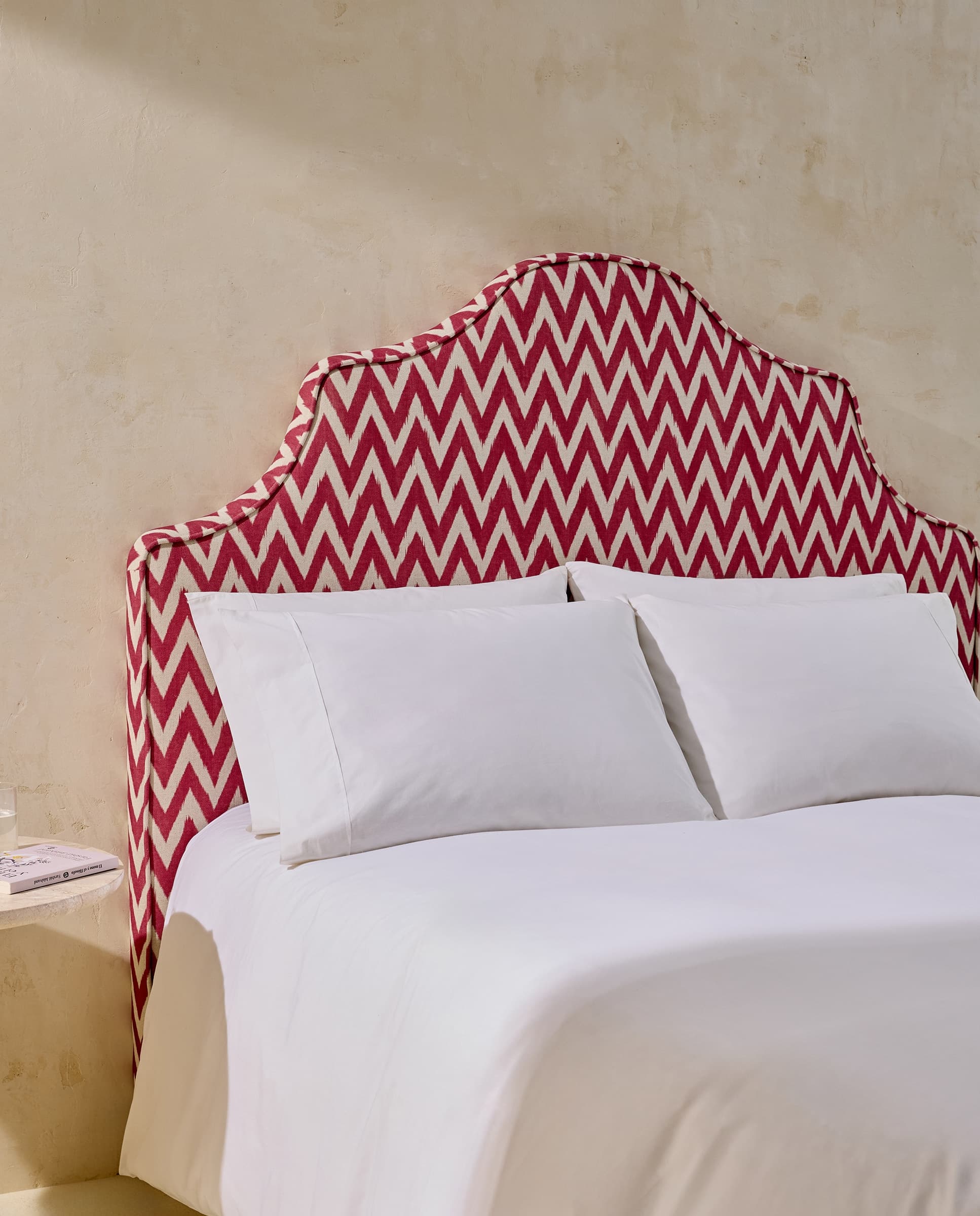 cabecero tapizado zigzag, cabecero cama estampado rojo