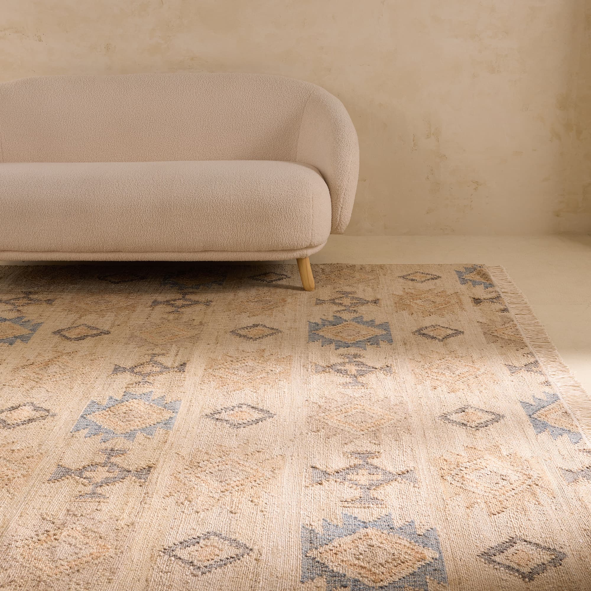 Alfombra kilim de yute Usak con motivos geométricos