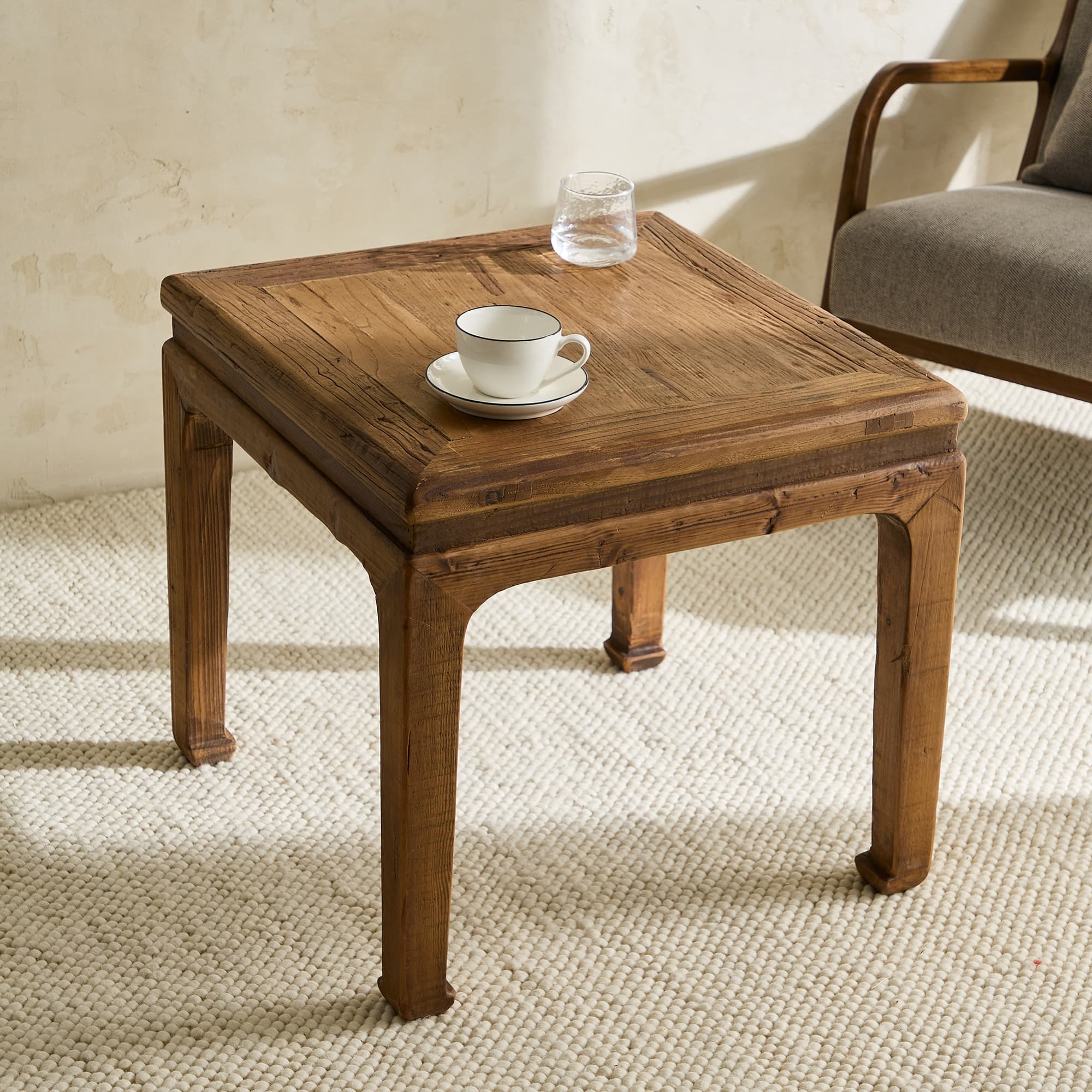 Mesa auxiliar de madera de olmo reciclado Opium