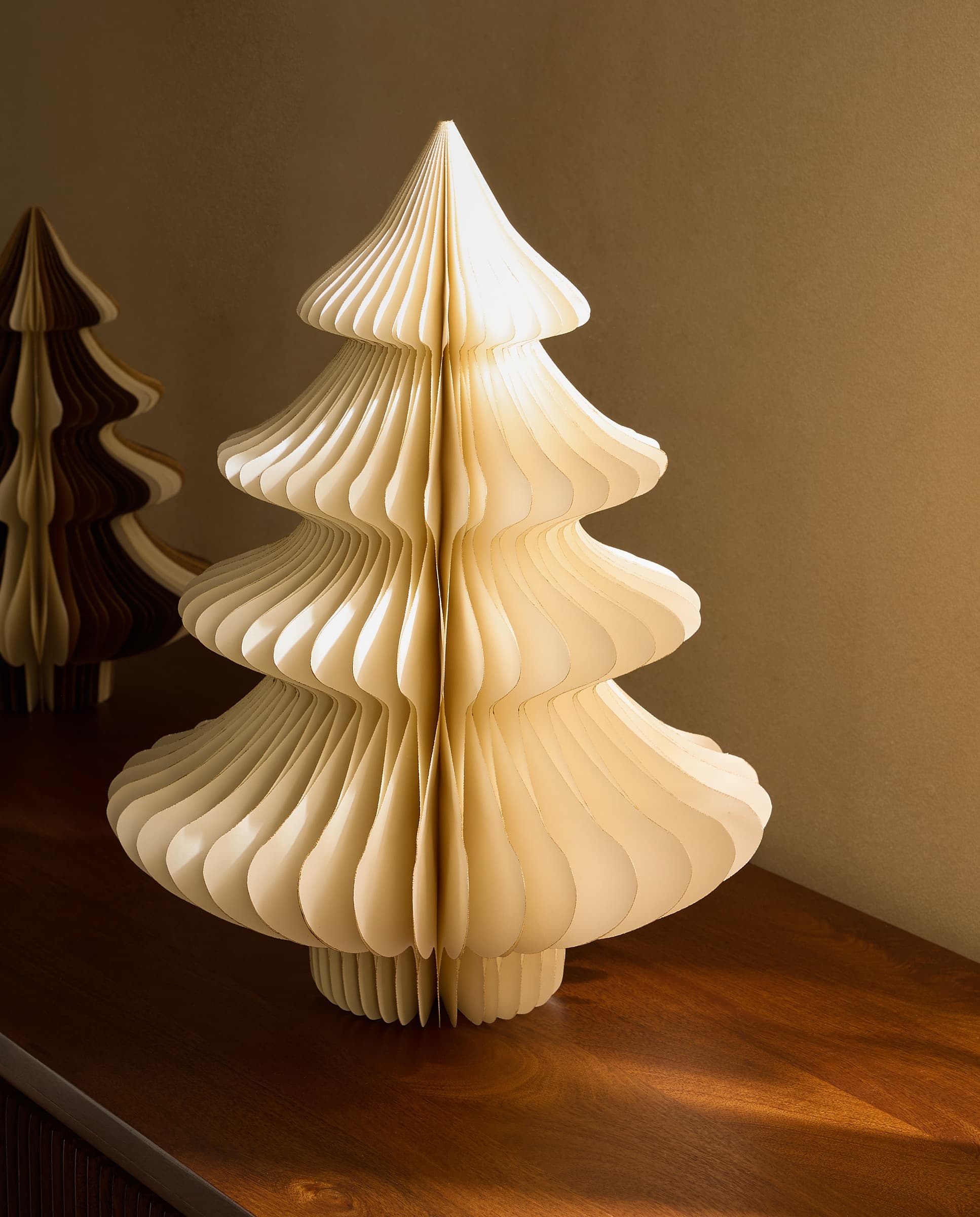 Árbol de Navidad de papel decorativo beige