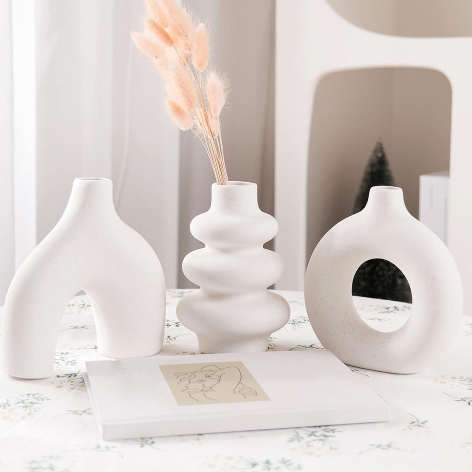 Jarrón decorativo de cerámica blanca