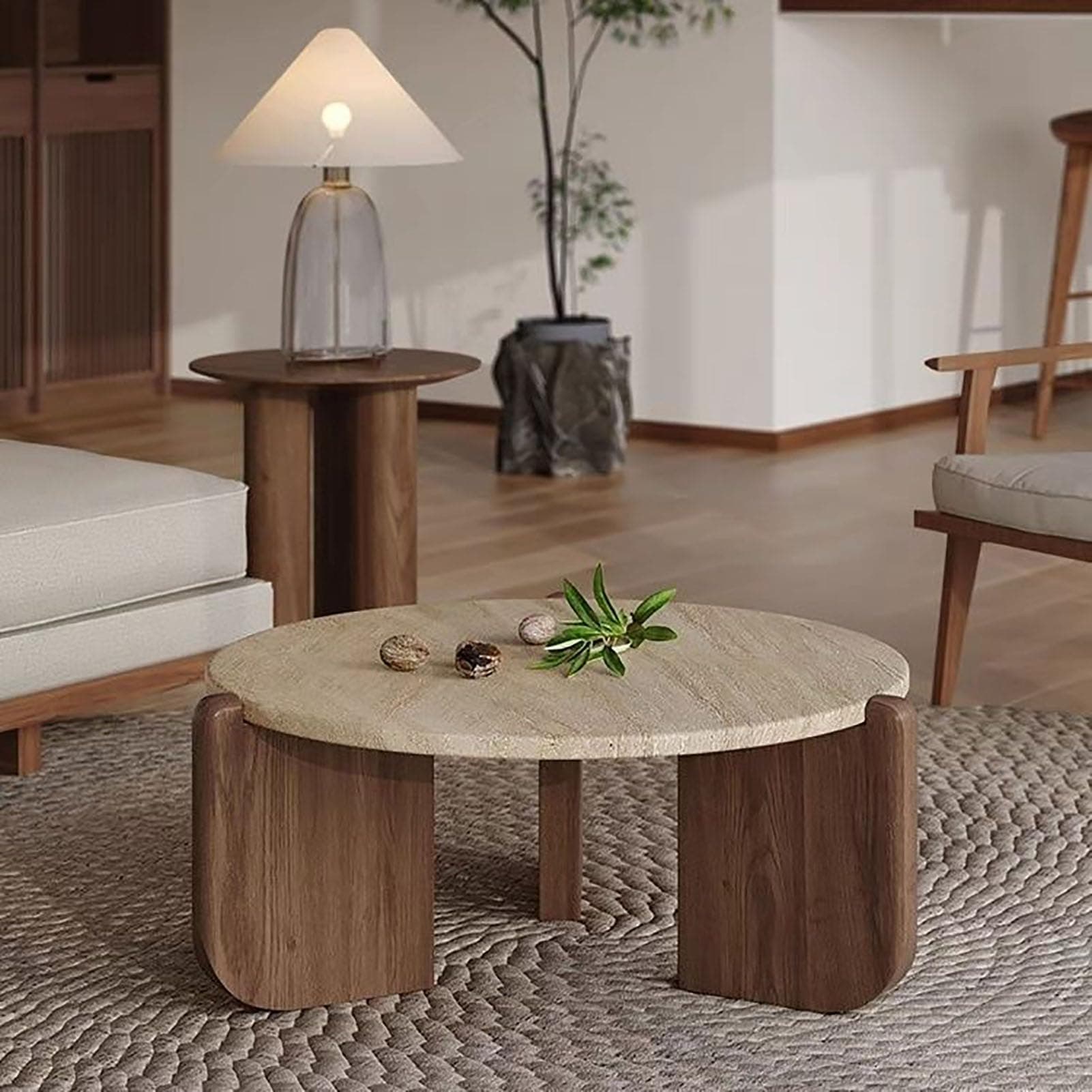 Mesa de centro redonda de madera clara estilo Japandi