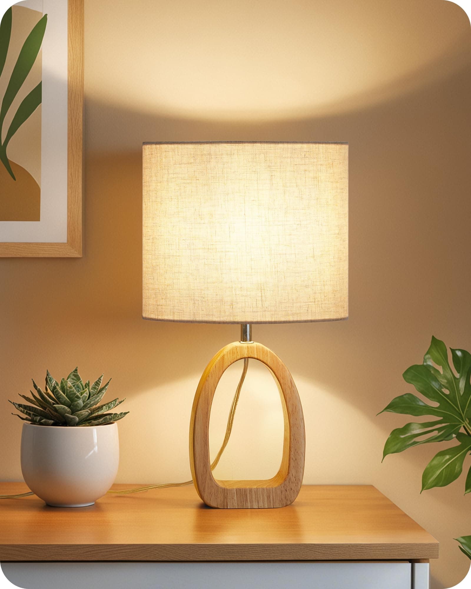 Lámpara de mesa con base de madera y pantalla de lino
