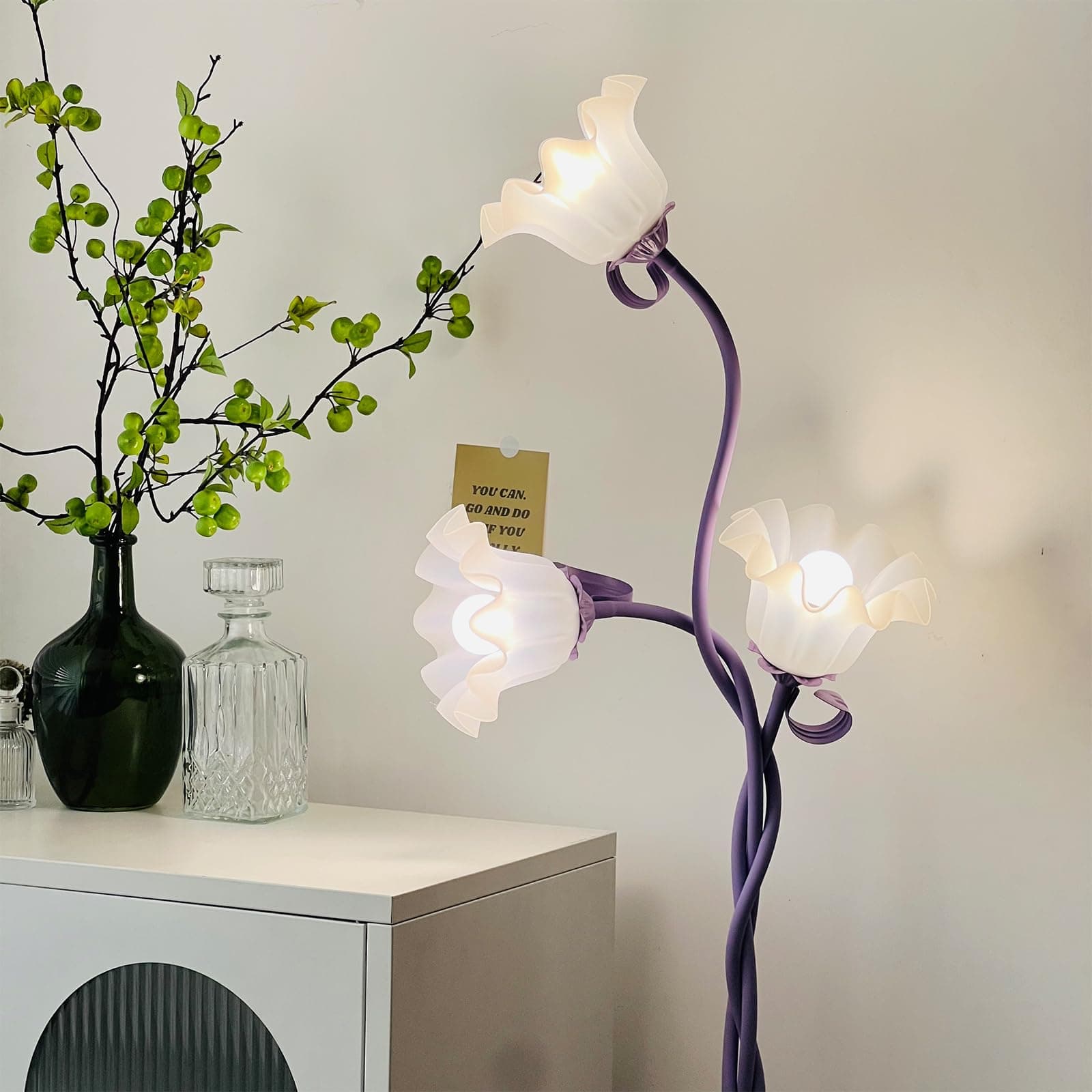 Lámpara de pie floral morada con tulipanes