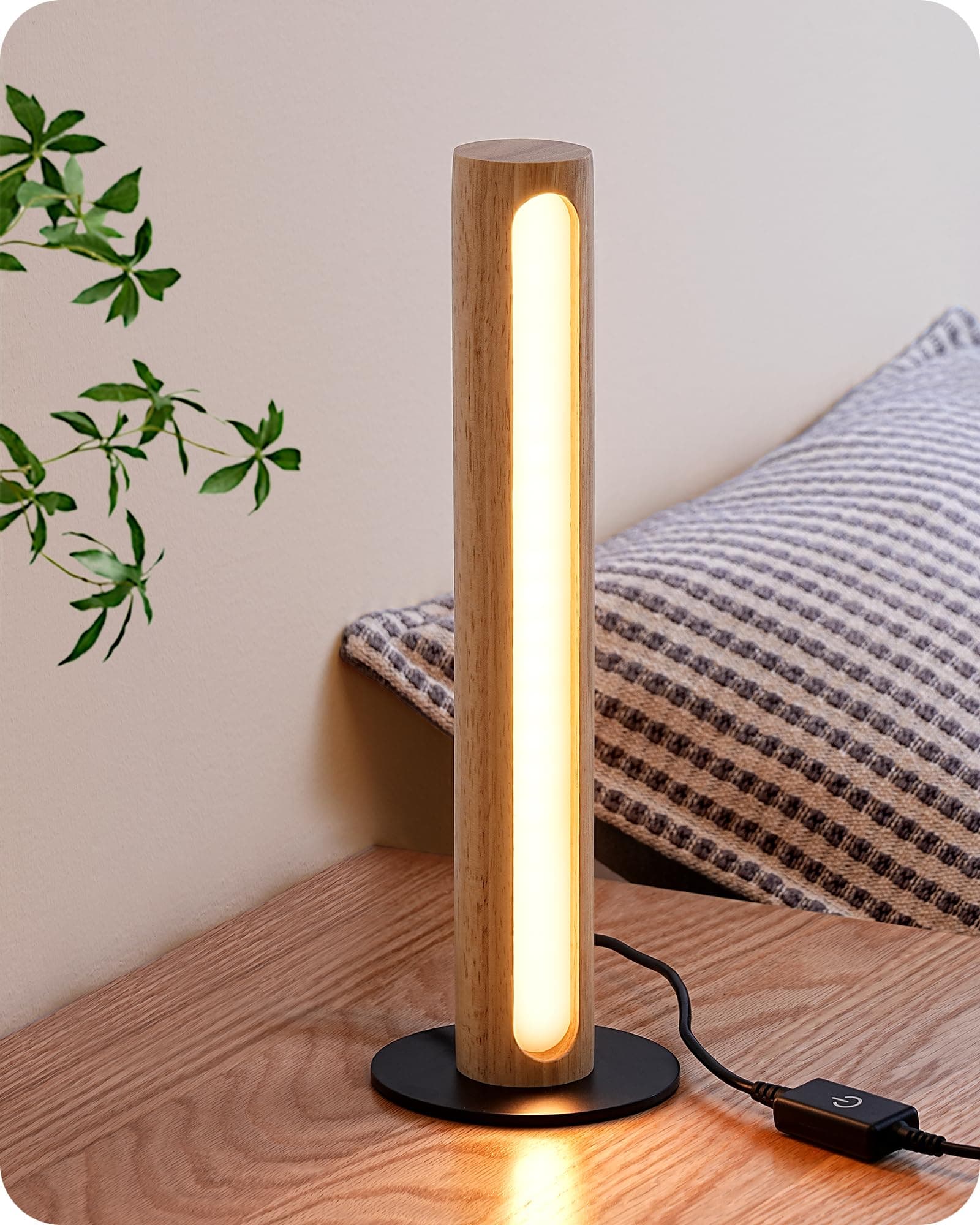 Lámpara de mesa cilíndrica de madera clara