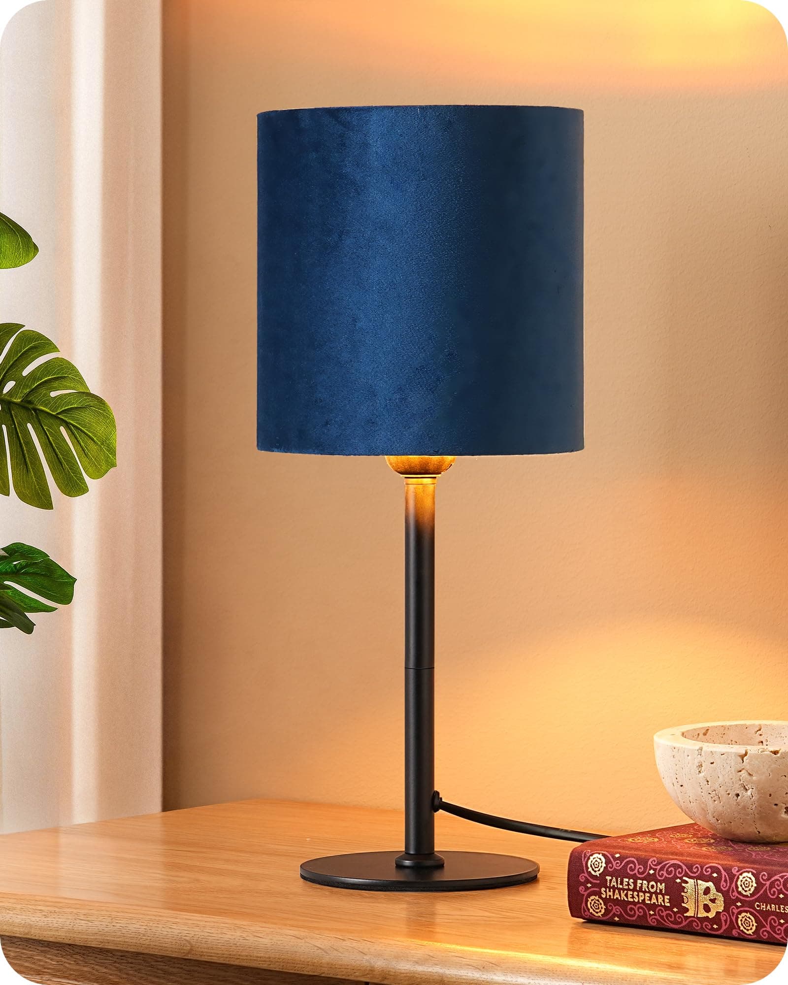 Lámpara de mesa azul de terciopelo