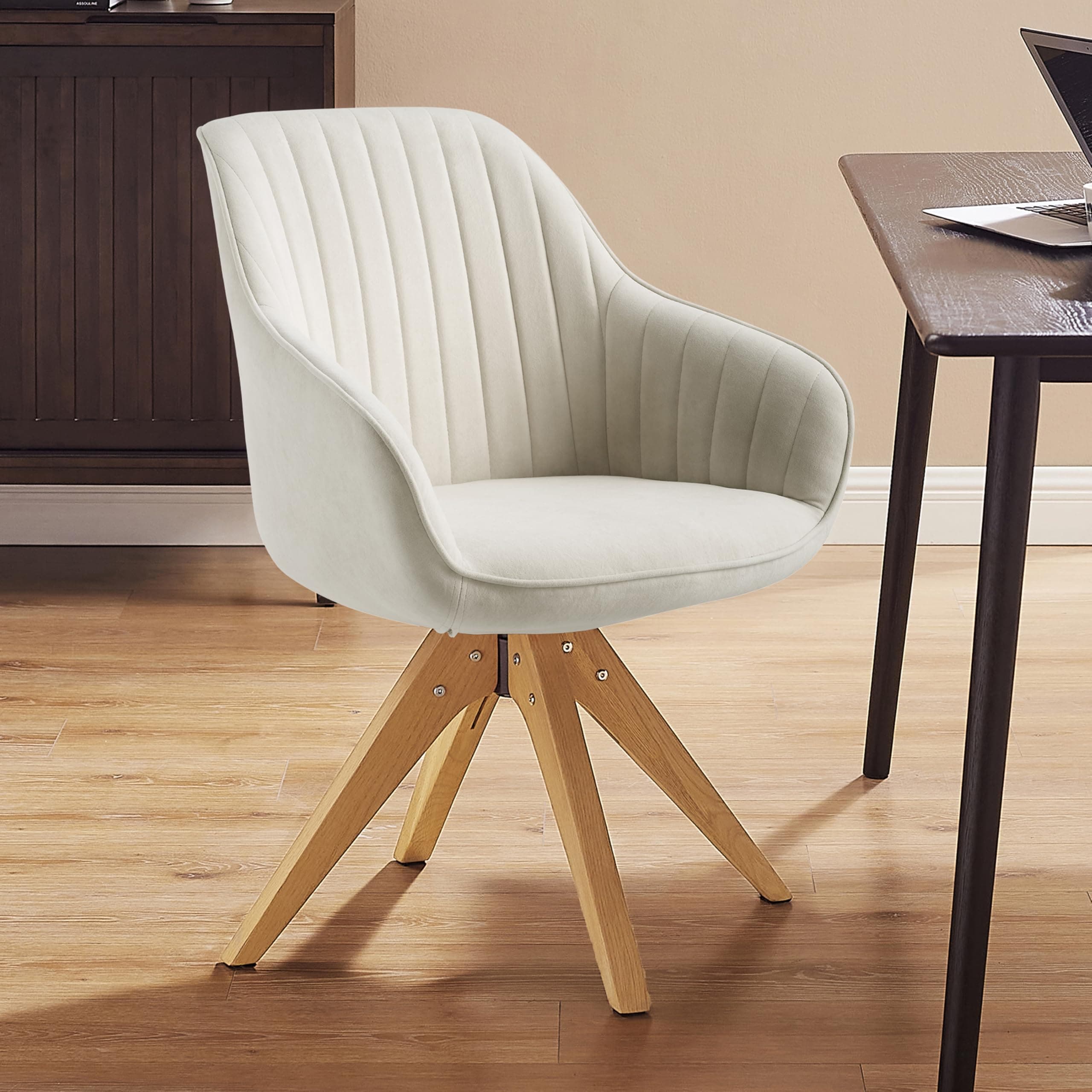 Silla giratoria tapizada en terciopelo beige con base de madera