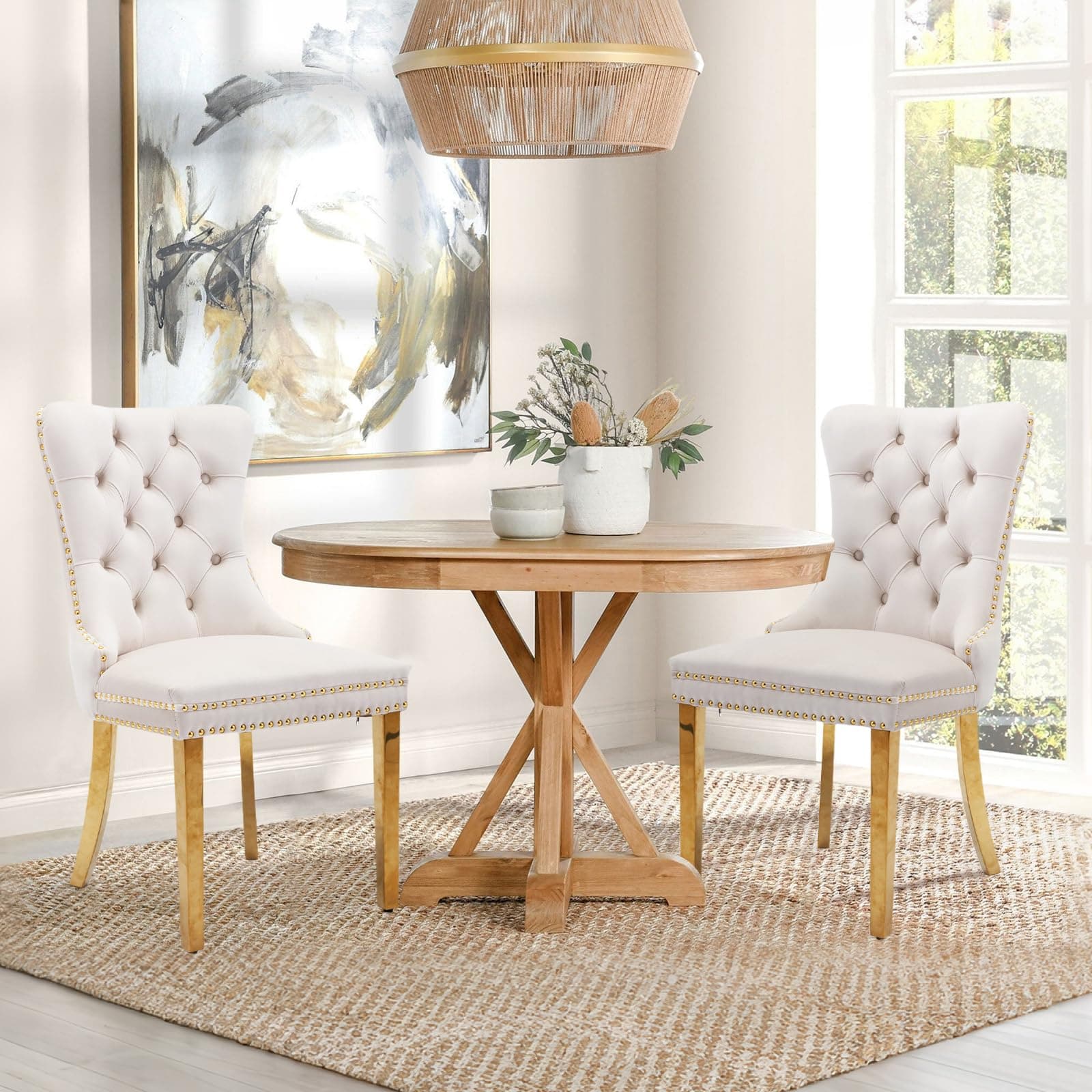 Silla de comedor tapizada beige con patas de madera