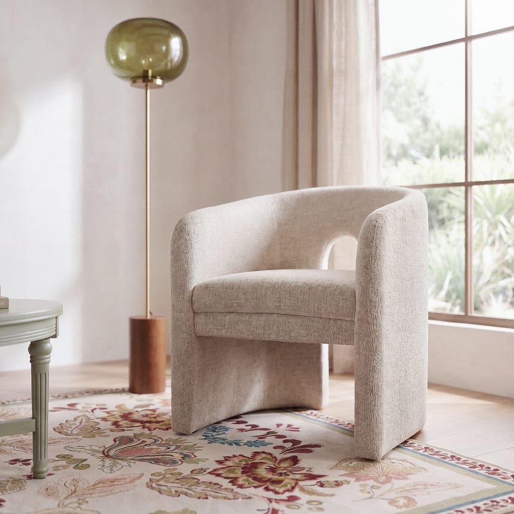 sillón comedor tapizado beige, silla con reposabrazos moderna