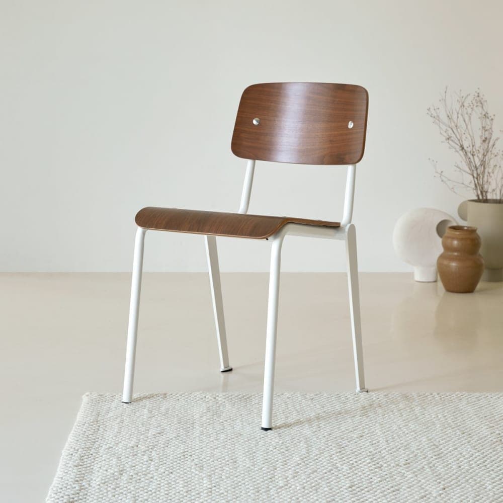 Silla de comedor de madera de nogal y metal blanco