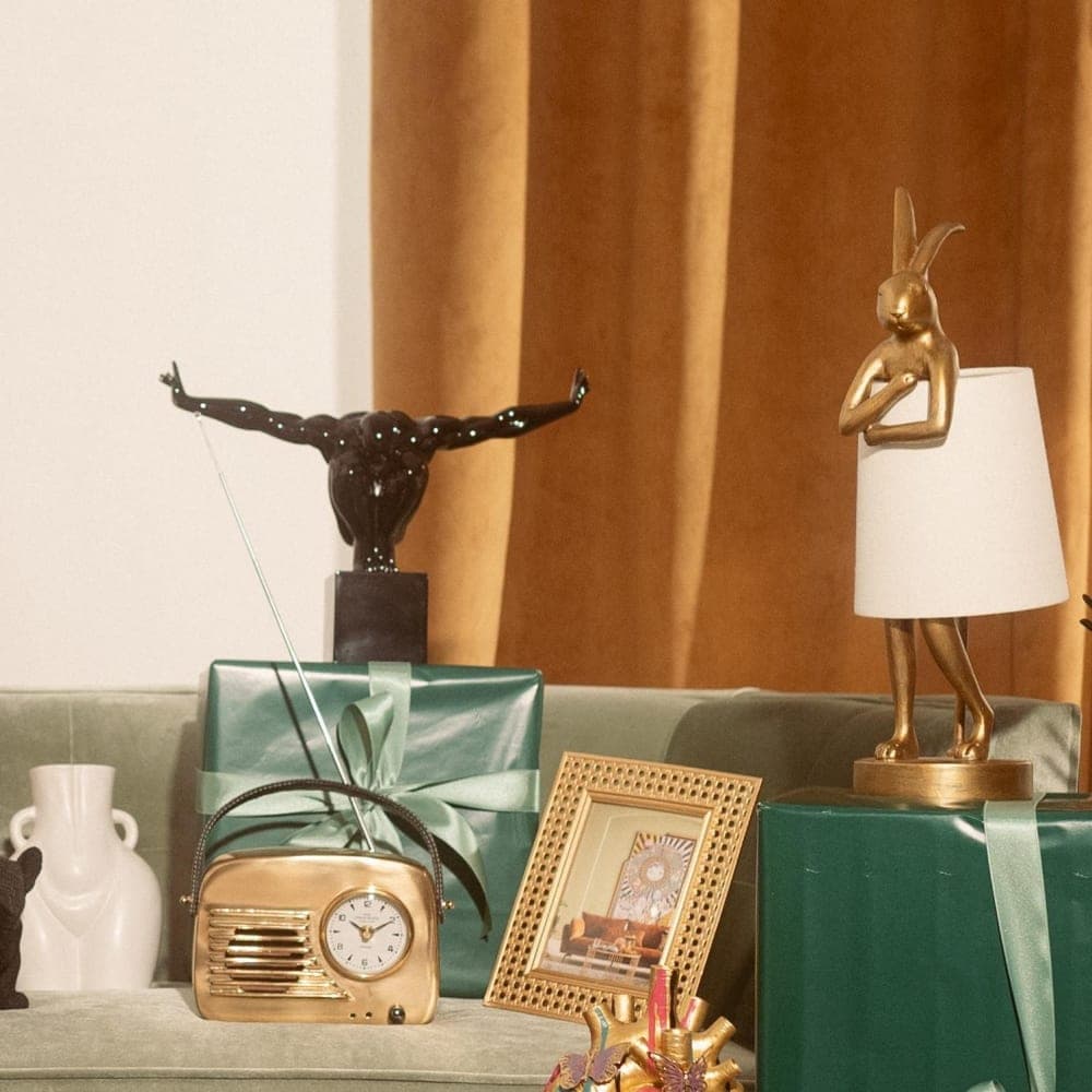 figura decorativa negra, escultura moderna negra