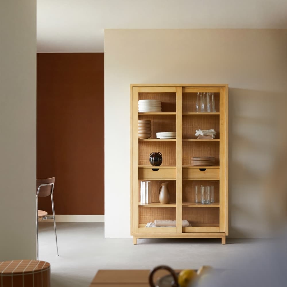 Aparador de roble macizo con puertas de cristal y rejilla