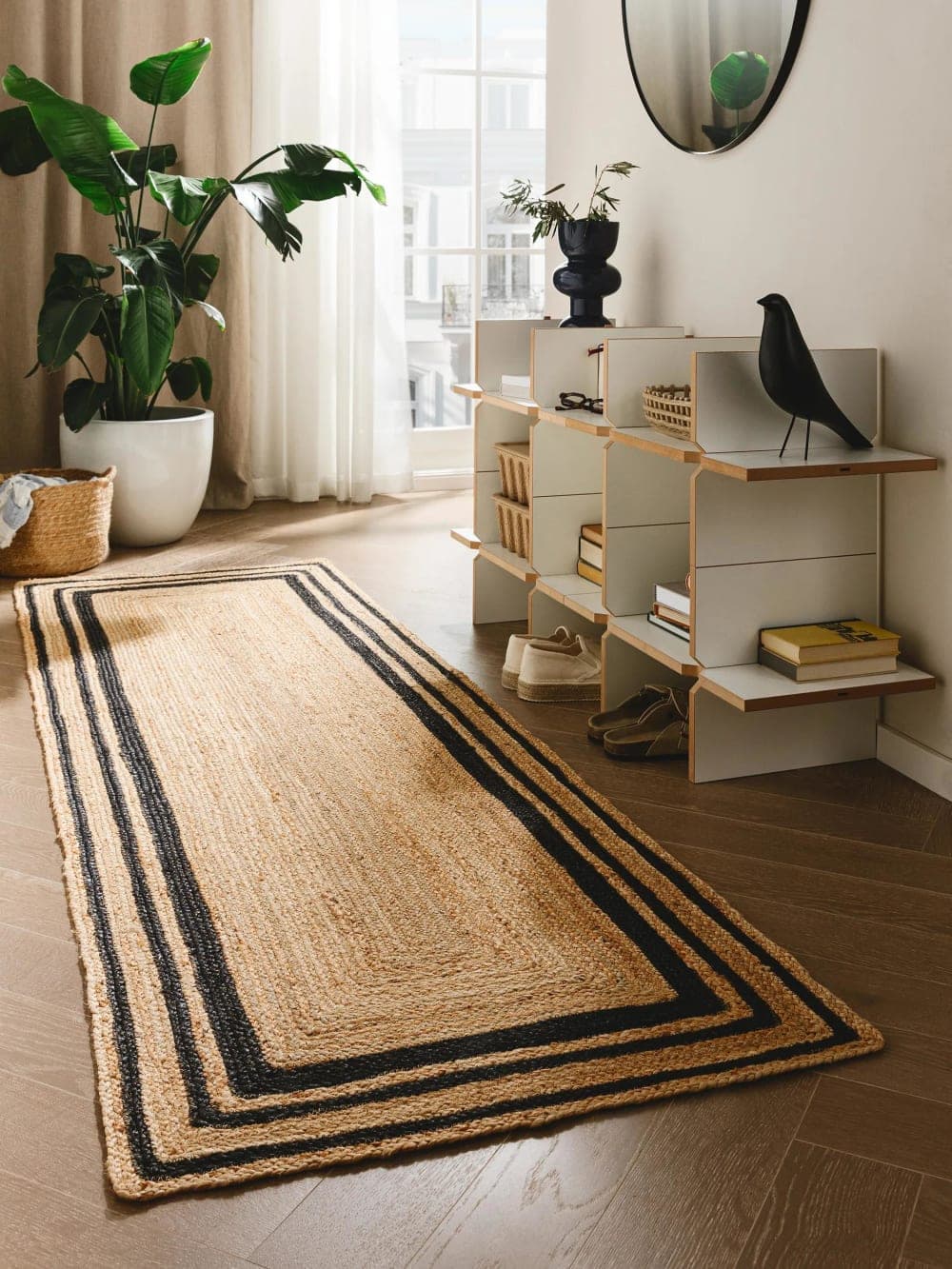 Alfombra de yute rectangular con bordes negros
