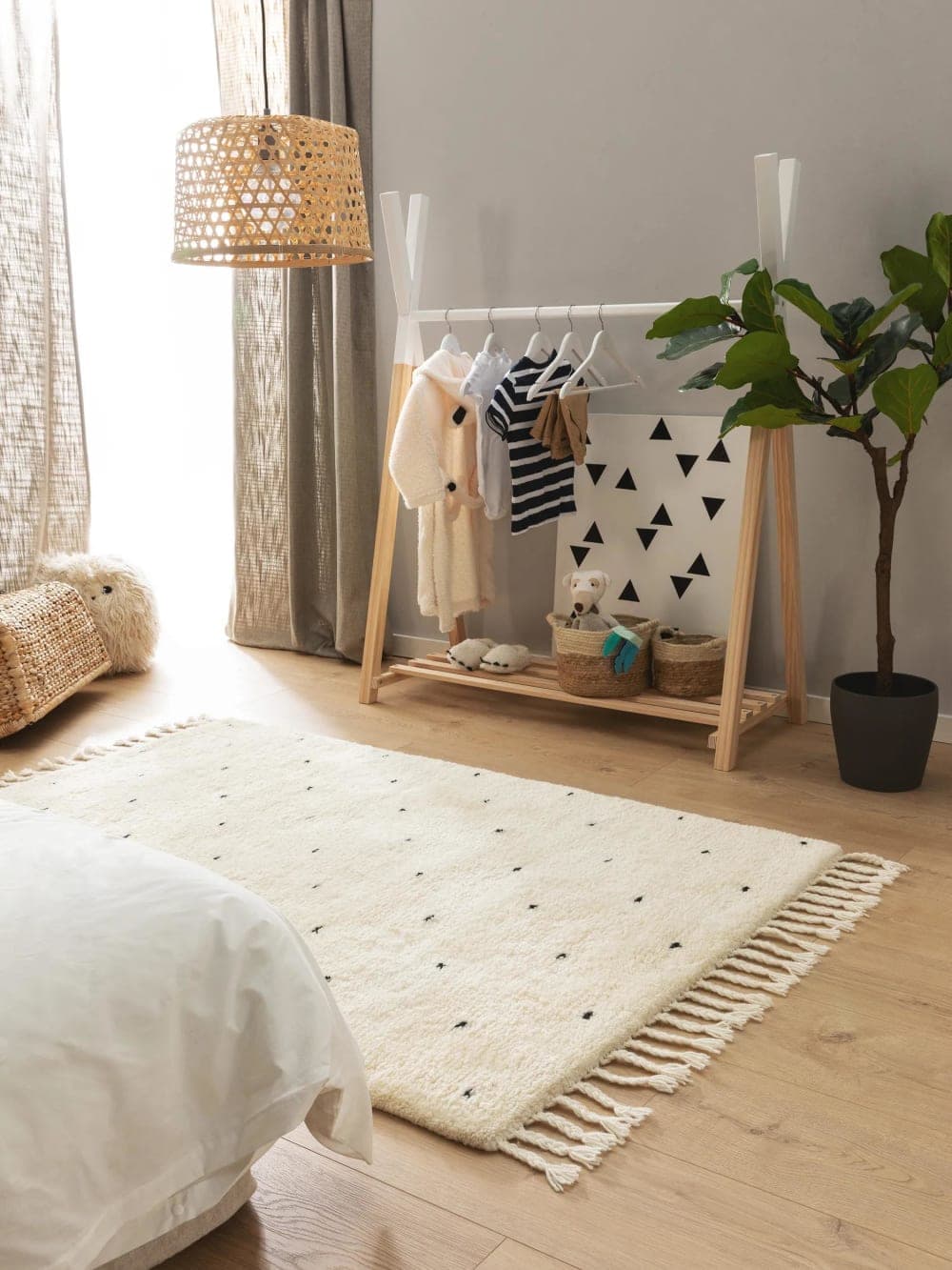 Alfombra infantil crema con flecos 80x150