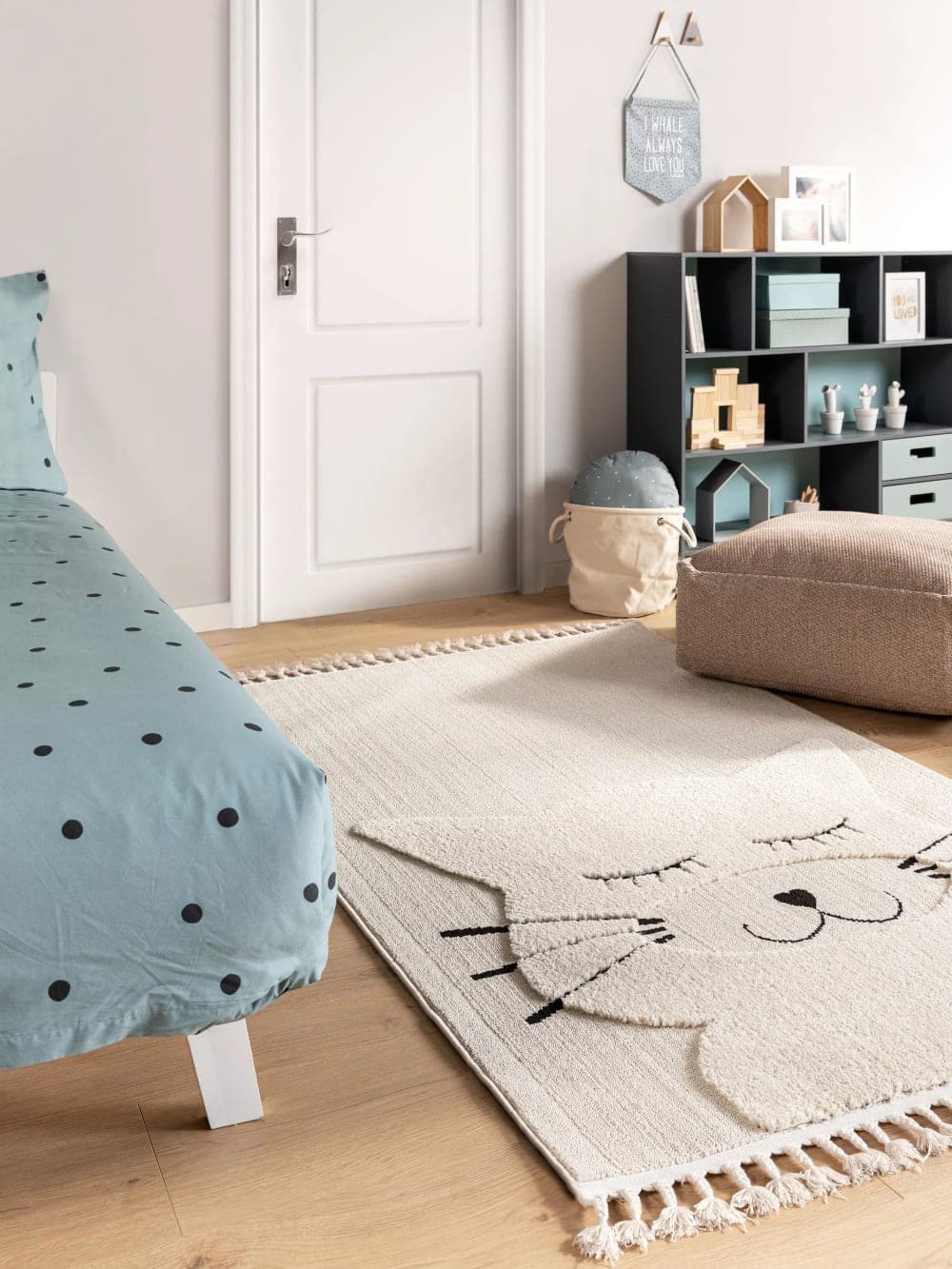 Alfombra infantil crema con diseño de gato