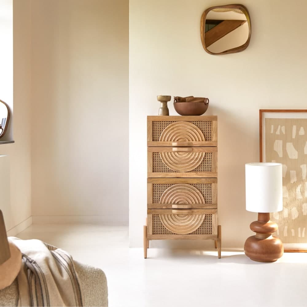 Cómoda de madera de mango y ratán con cajones