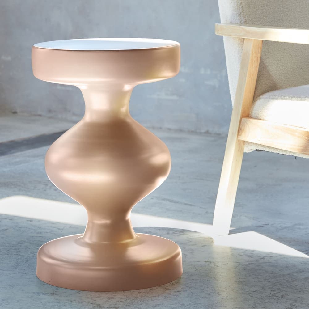 Mesa auxiliar de metal redonda color cobre