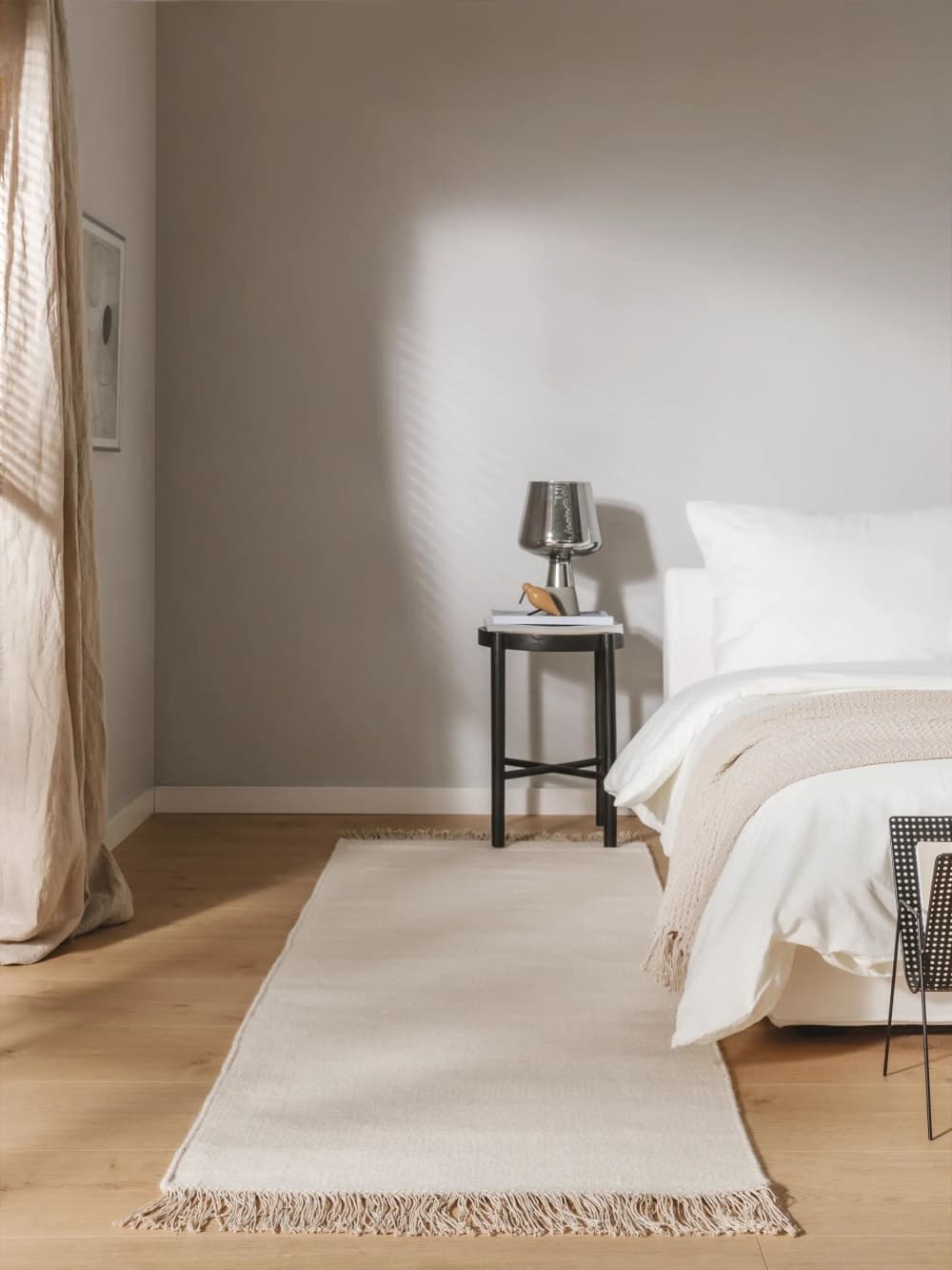 Alfombra rectangular color crema con flecos
