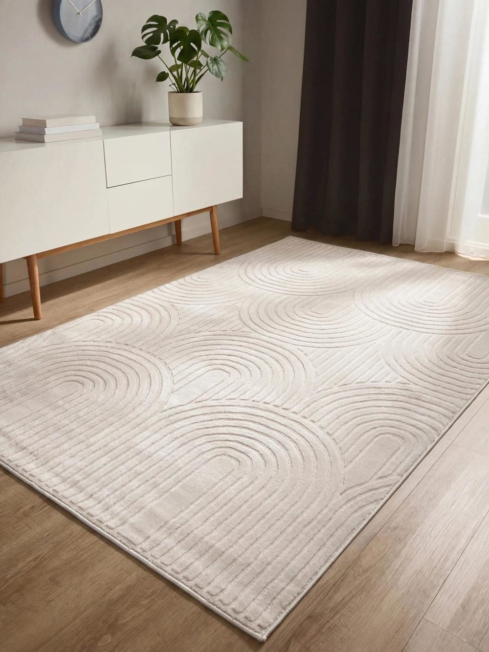 Alfombra crema con diseño geométrico de arcos