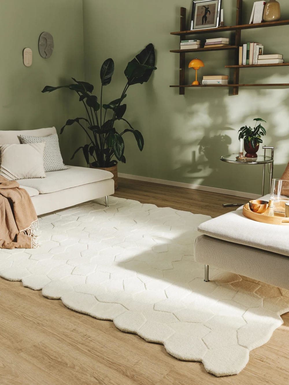 Alfombra de lana color marfil con relieve geométrico