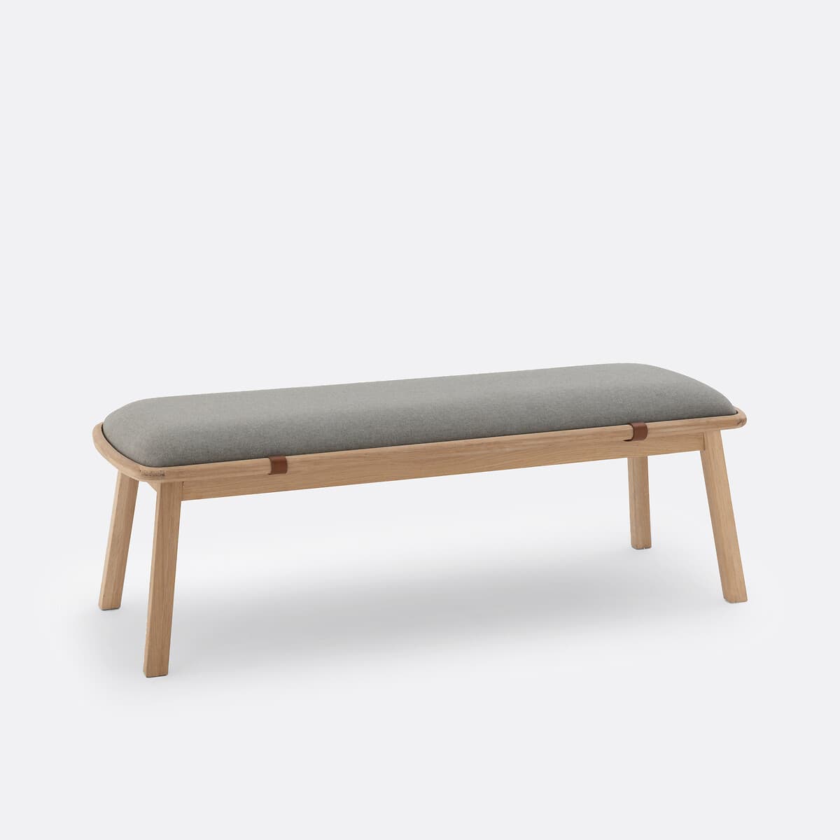 Banco tapizado gris con estructura de madera clara