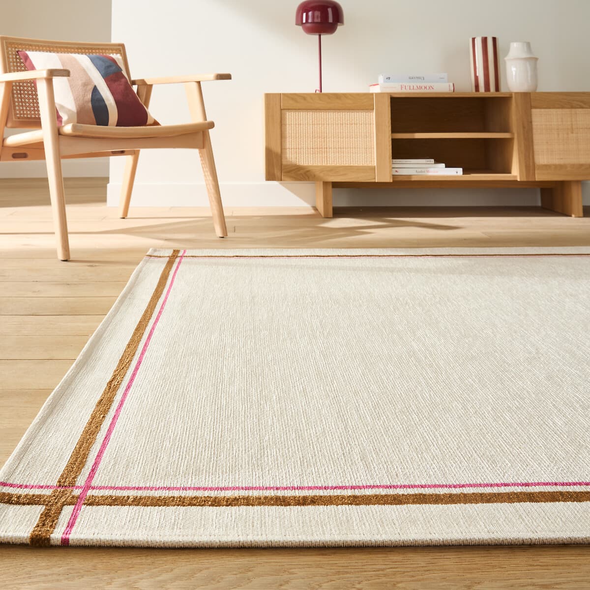 Alfombra de algodón con líneas decorativas