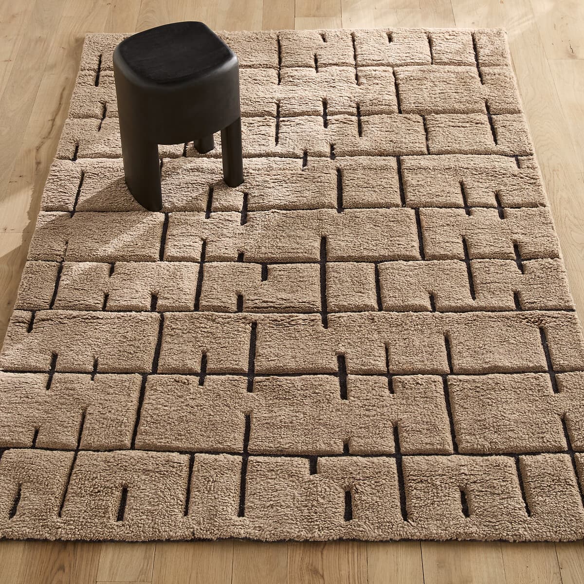 Alfombra de lana con diseño geométrico