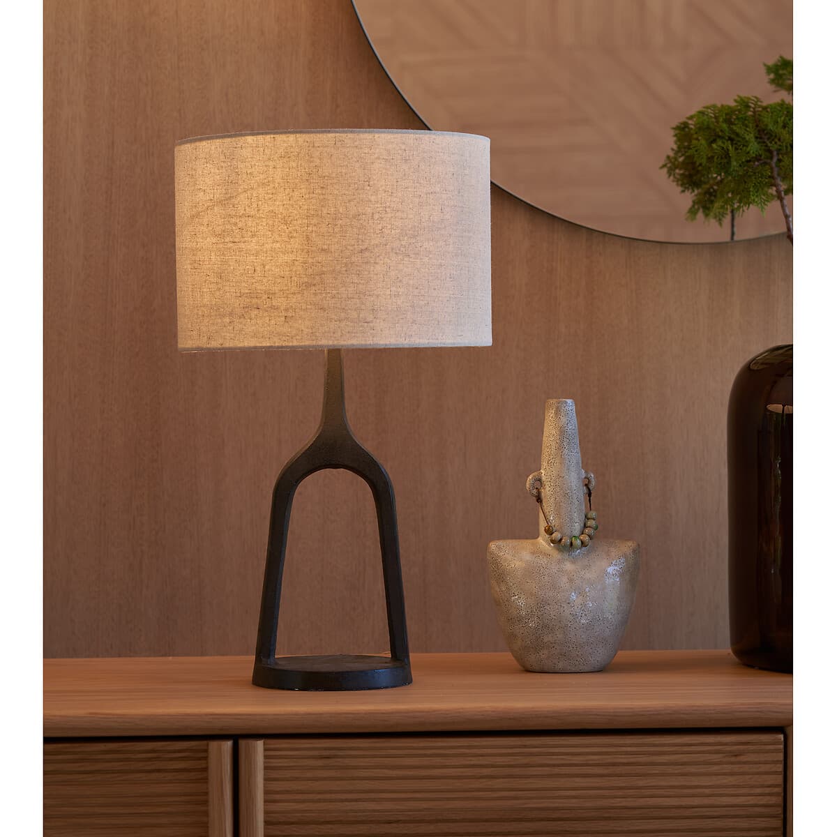 lámpara de mesa minimalista, lámpara con pantalla de tela beige