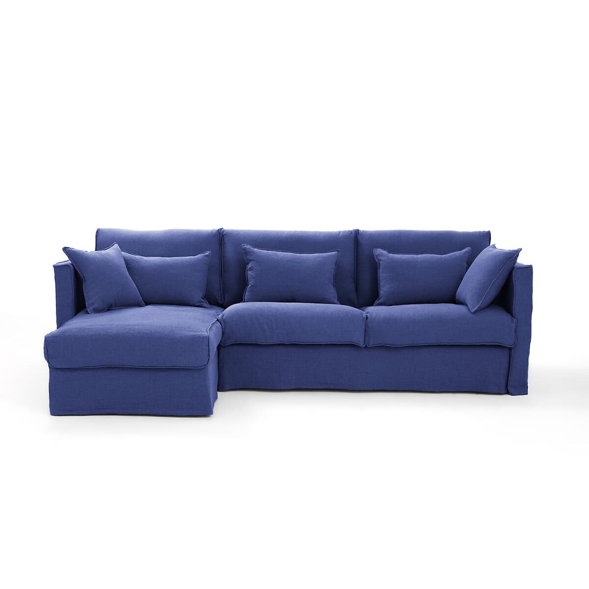 Sofá esquinero azul con cojines