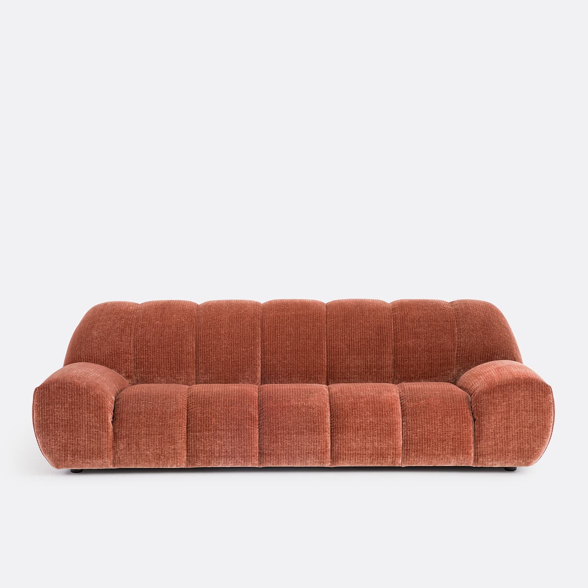 Sofá modular tapizado en terciopelo color terracota