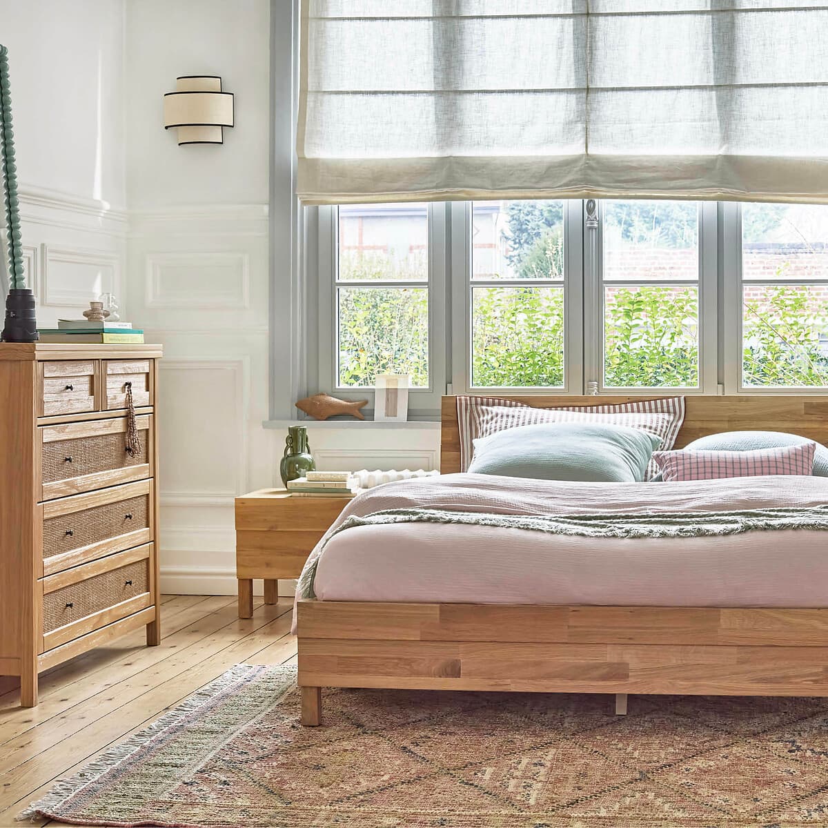 cómoda madera clara, cómoda cajones ratán