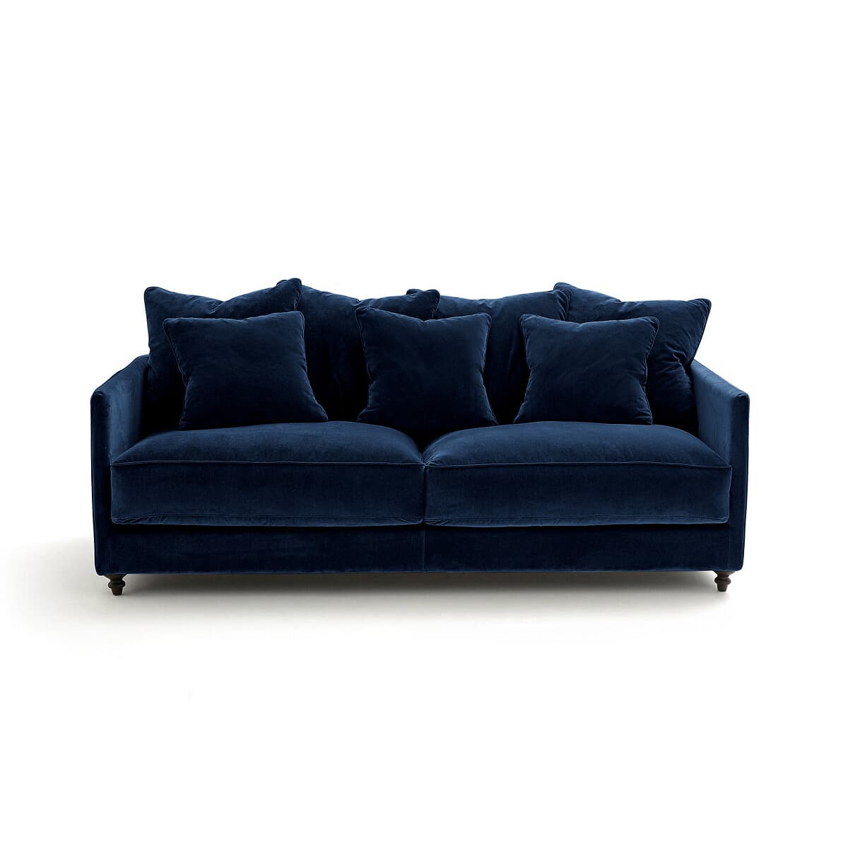 Sofá de terciopelo azul marino con cojines