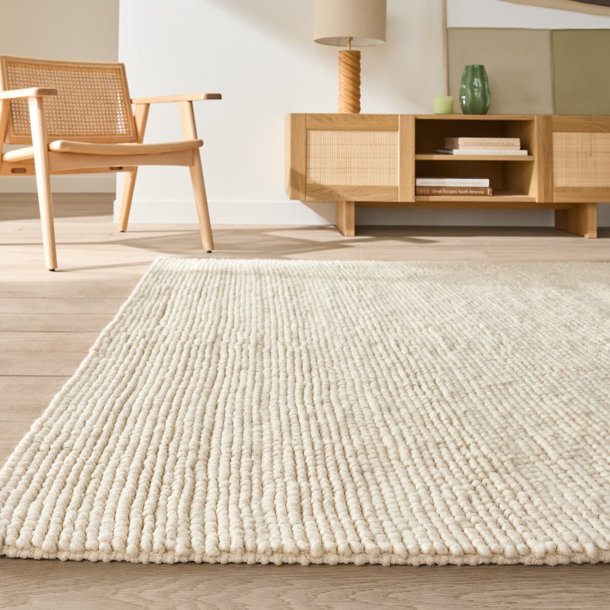 Alfombra de lana gruesa color crema