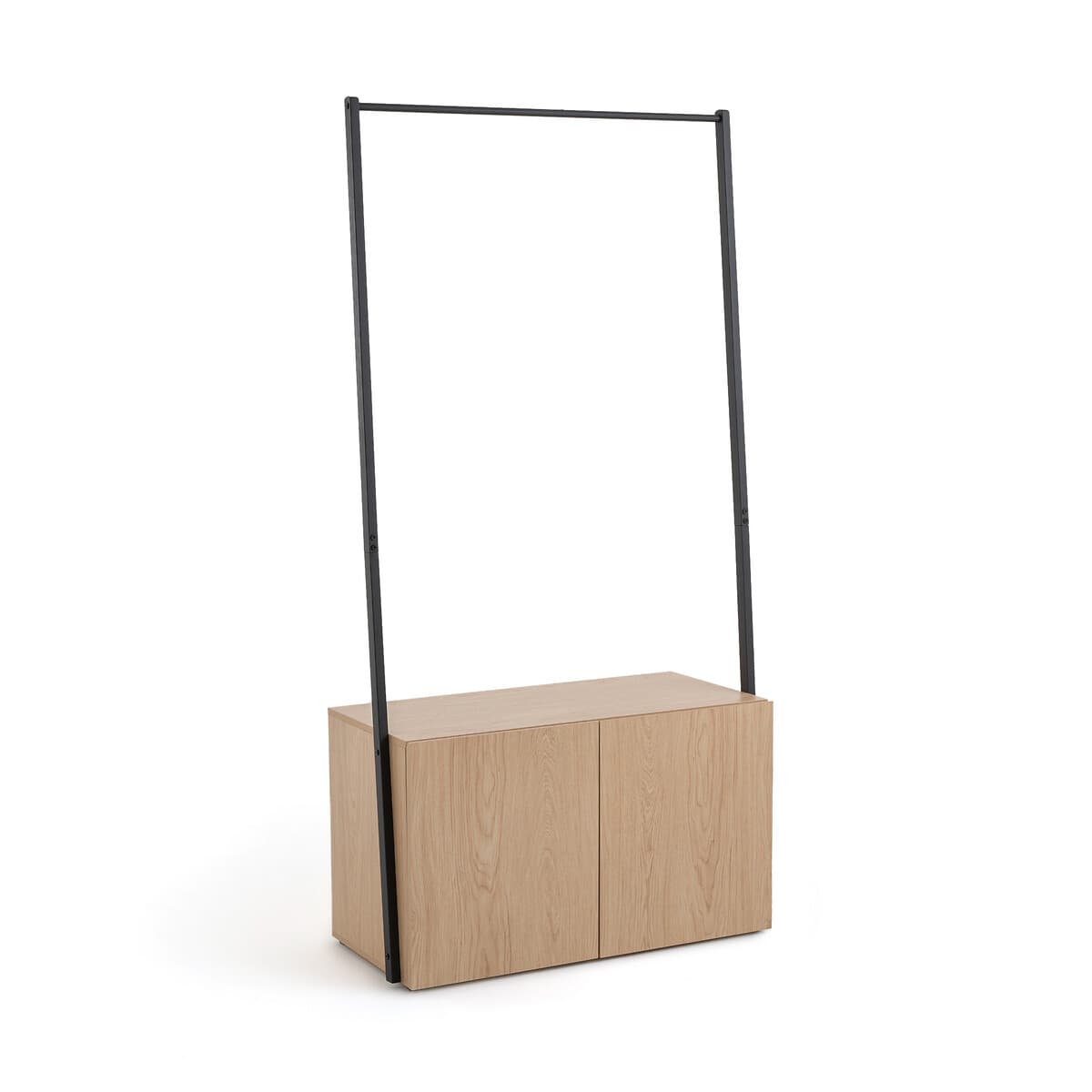 Perchero con armario de madera clara y estructura metálica negra