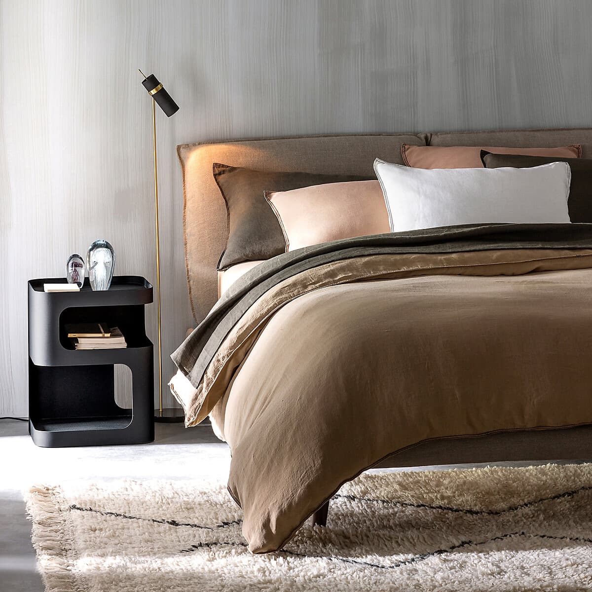 mesita noche negra moderna, mesita auxiliar dormitorio