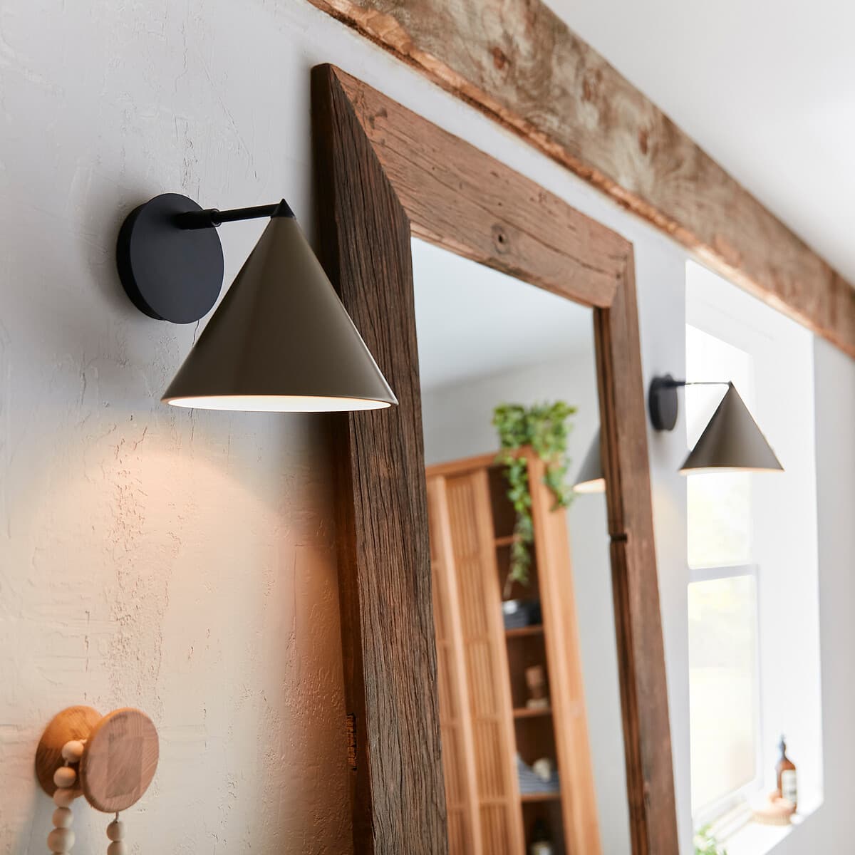 Aplique de pared cónico moderno negro y marrón