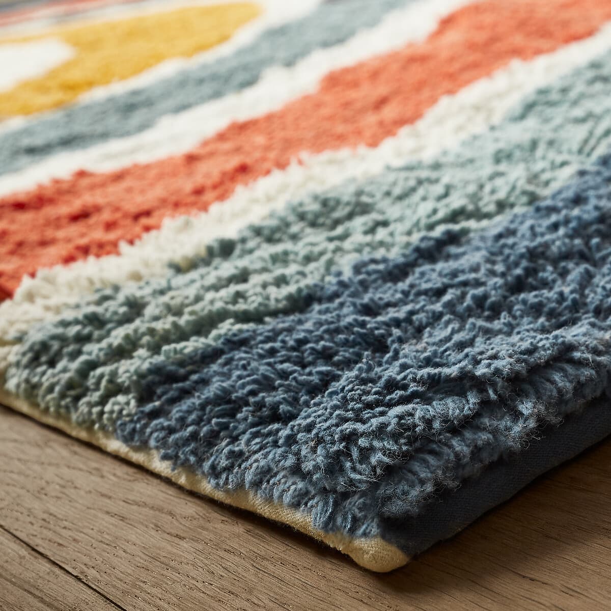 Alfombra de lana multicolor a rayas