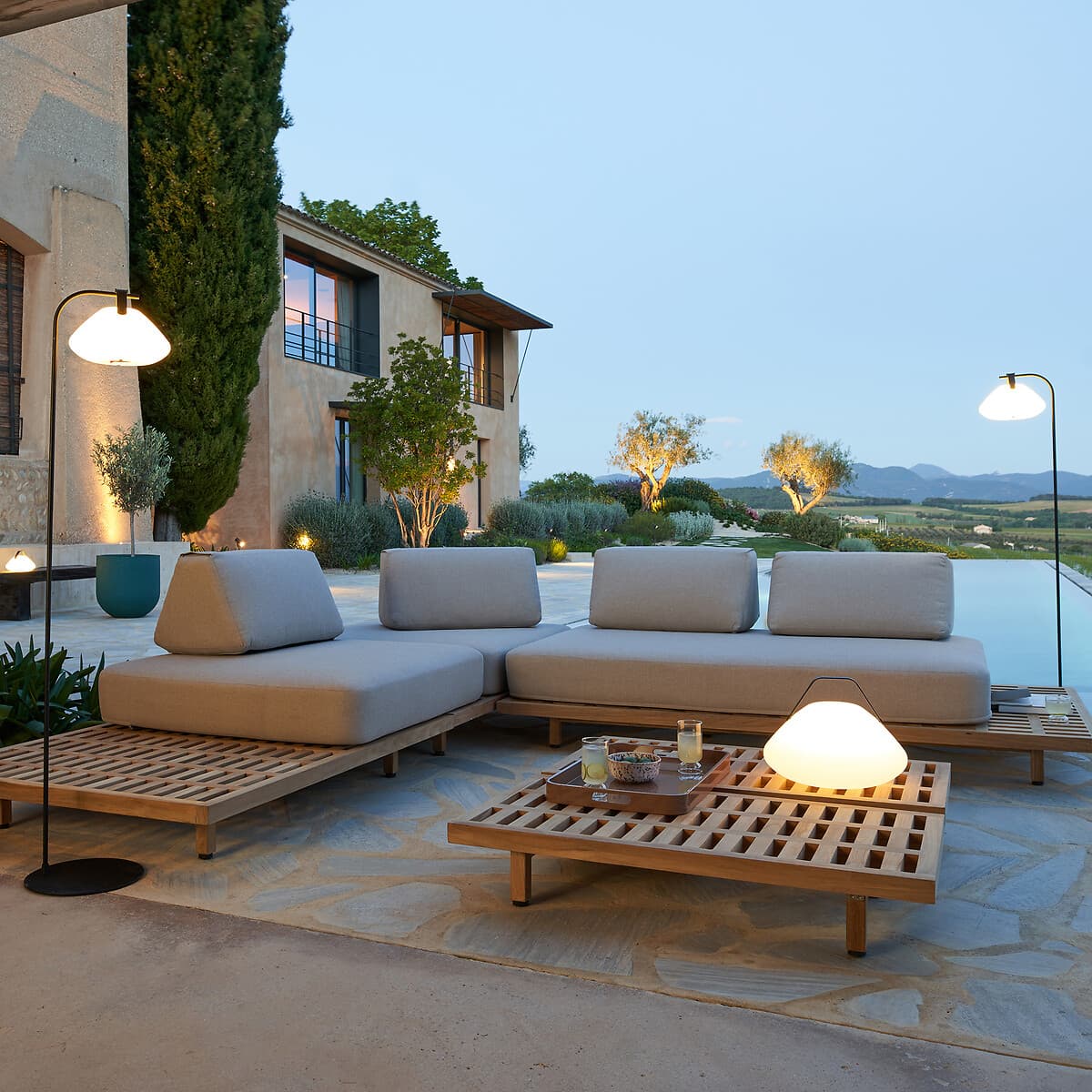 Sofá modular de exterior con estructura de madera