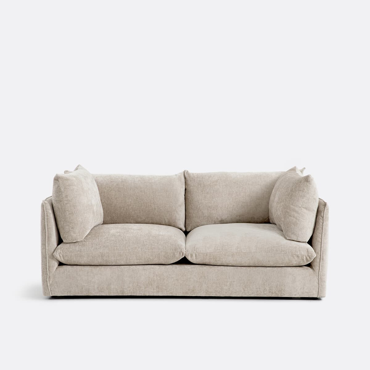 Sofá de dos plazas tapizado en beige