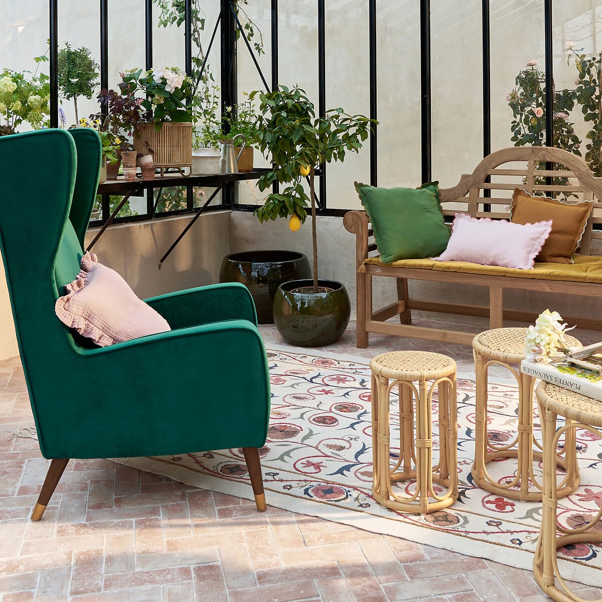 sillón orejero terciopelo verde, sillón lectura moderno