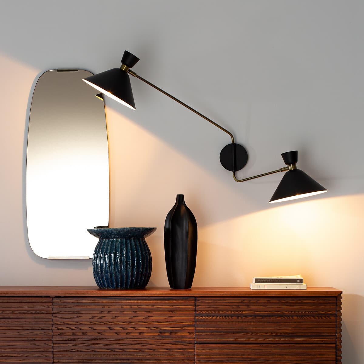 Aplique de pared doble brazo articulado negro y dorado