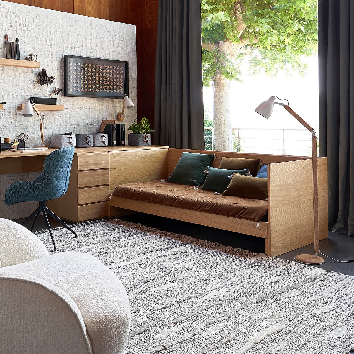 Sofá cama individual de madera clara